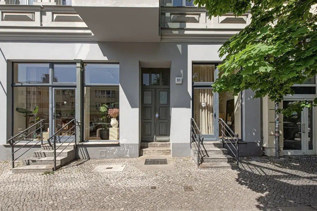 Shopfront at Max-Beer-Strasse 31